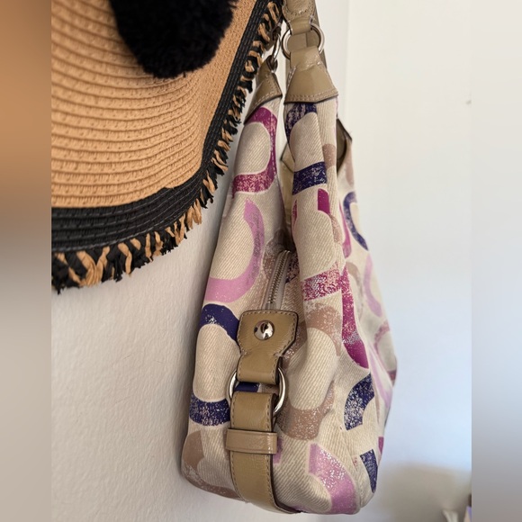 COACH Madison Signature Distressed OP Art Maggie
Shoulder Bag Hobo RARE - Picture 5 of 16